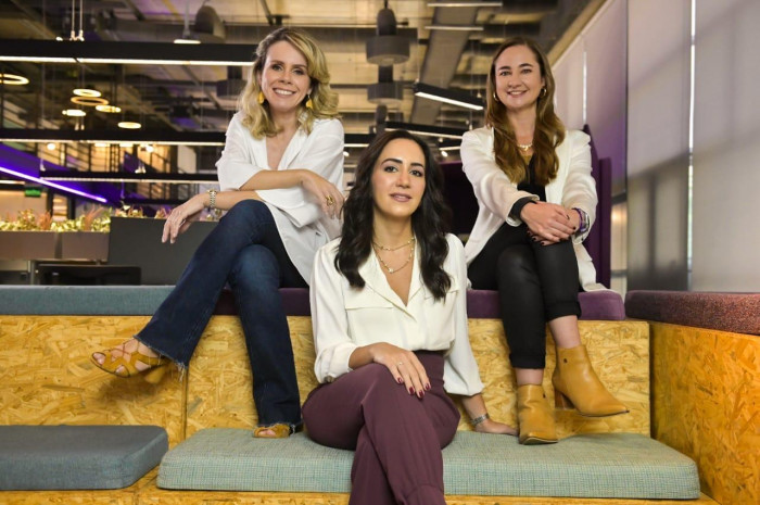 Livia Chanes de Nubank en Brasil, Cristina Junqueira cofundadora de Nubank y Marcela Torres de Nubank en Colombia.